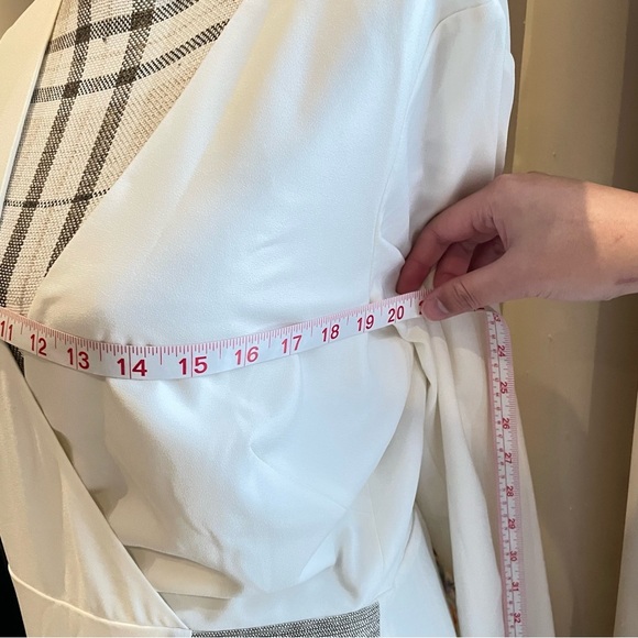 Halston Maxi Elegant White Wrap Dress - Picture 8 of 9